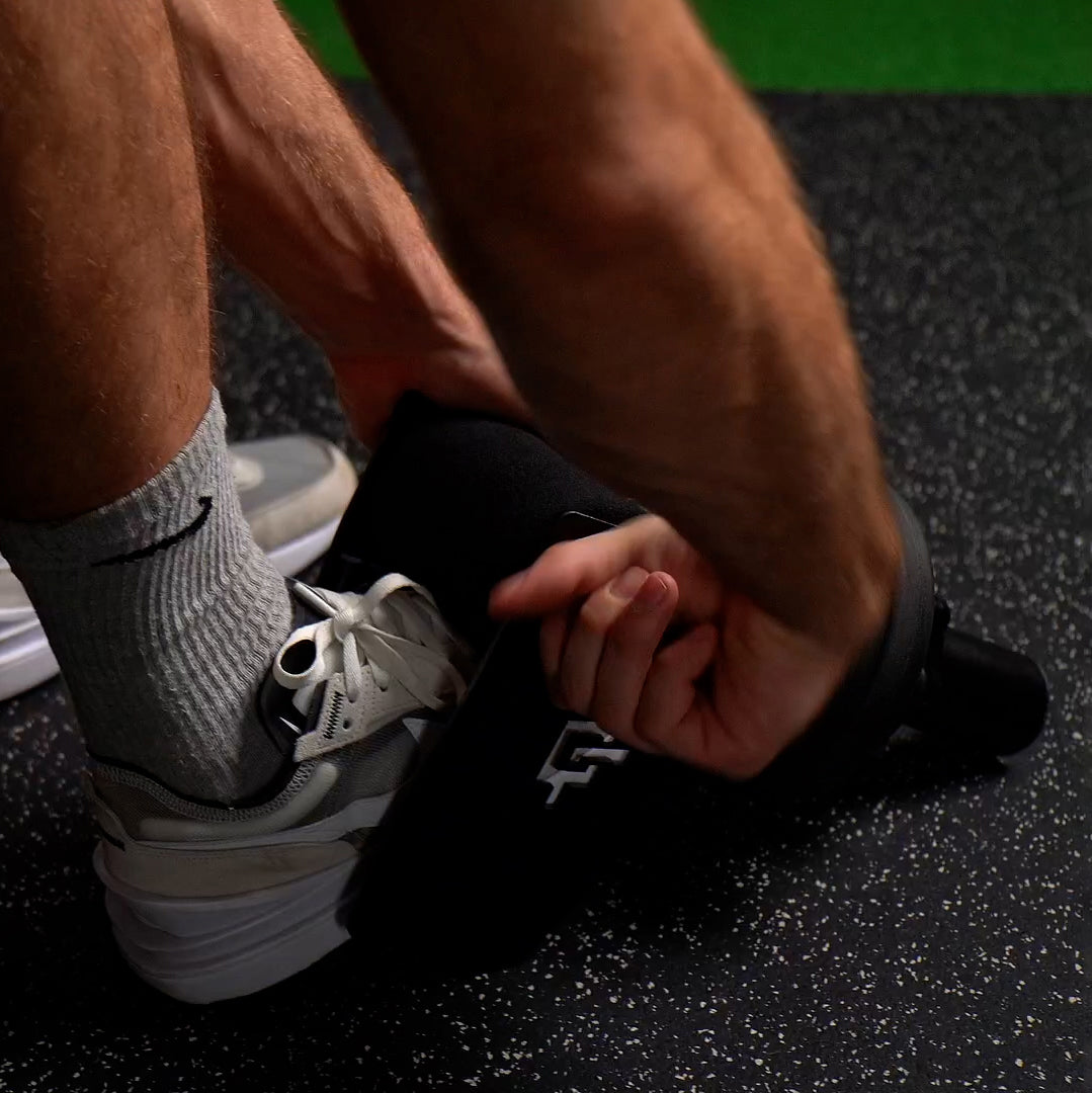 Adjusting the knob of the TibSolo, a single-leg tibialis trainer